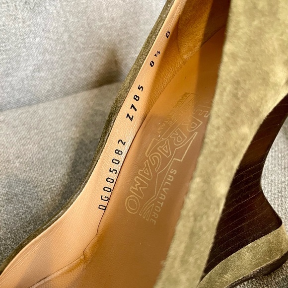 Salvatore Ferragamo Olive Green Suede Curved Stacked Wedge Heels - Ultra Rare! - Picture 6 of 9